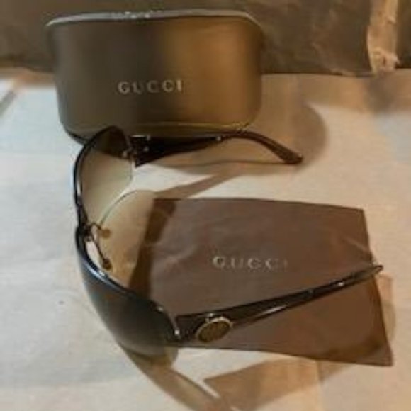 Gucci Shield Sunglassess main image 4